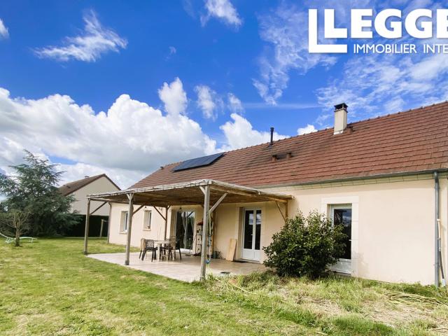 Maison de 3 chambres avec grand jardin dans un village avec commerces, offrant une vue dégagée sur l'arrière
