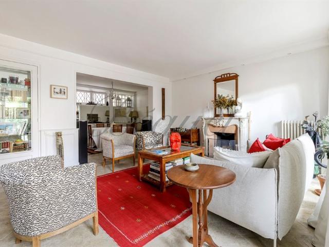 Maison de luxe de 159 m2 en vente Marnes la Coquette, France