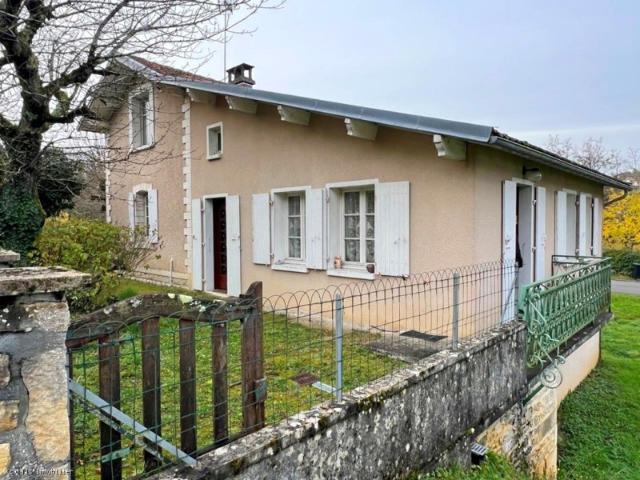 Maison de 3 Chambres Nanteuil en Vallée