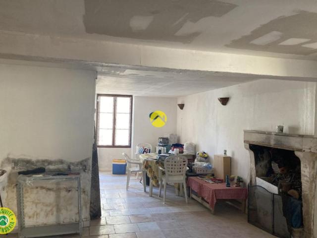 MAISON DE 3 PIECES AVEC GRANGE