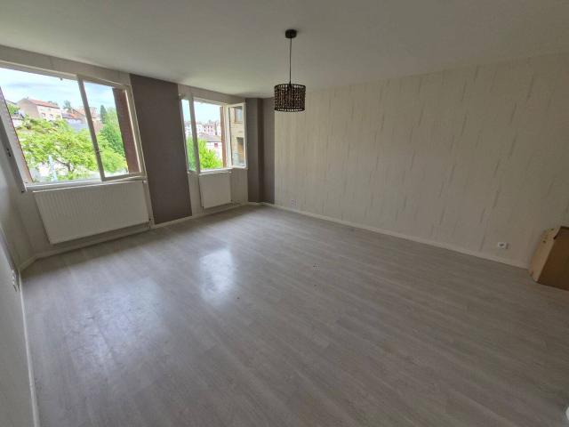 Maison de 105 m² avec jardin privatif — La Monnerie le Montel