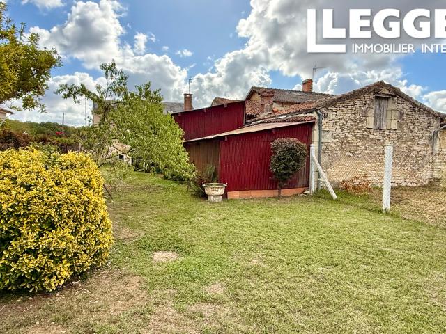 Maison de 107 m² – Ancienne boulangerie avec four à bois –Rénovée 1980 2/3 chambres terrain clos Vue forêt