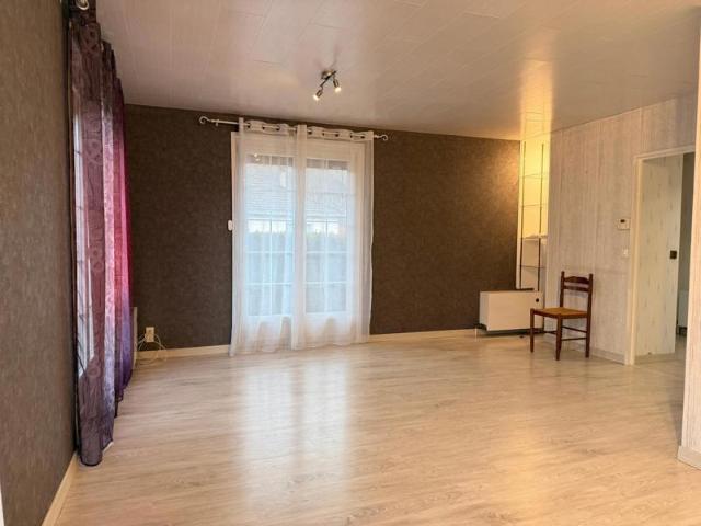 Maison de 108 m2, 4 ch, sous sol sur terrain de 671 m2