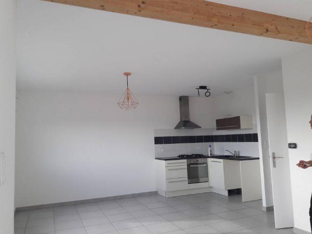 Maison de 100m2 à louer sur Larnod