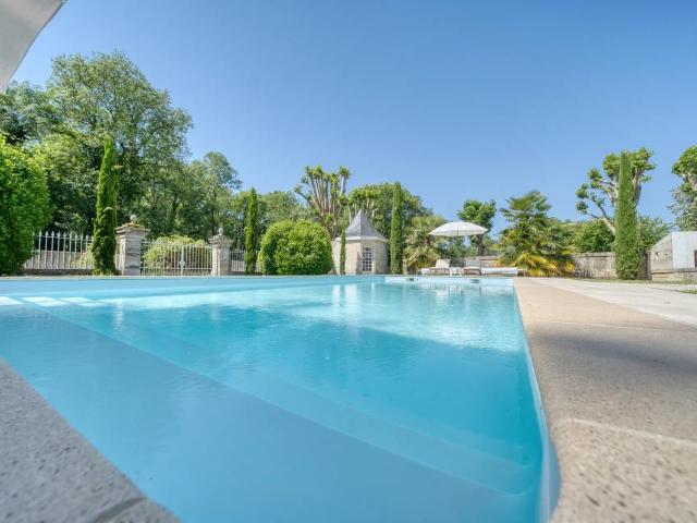 Maison de 10 pièces de 270 m² à Saint Laurent de Cognac