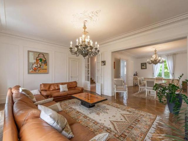 Maison bourgeoise louée 10 pièces 280 m²
