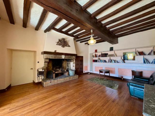 Maison de 10 pièces de 345.72 m² à Montravers