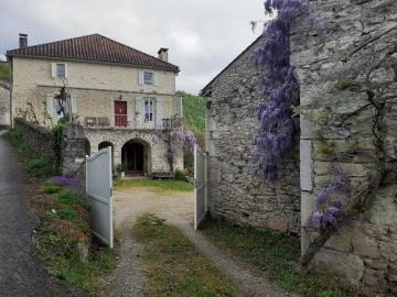 Maison de 10 pièces + dépendances dont 2 T3 de 60 m2 sur t