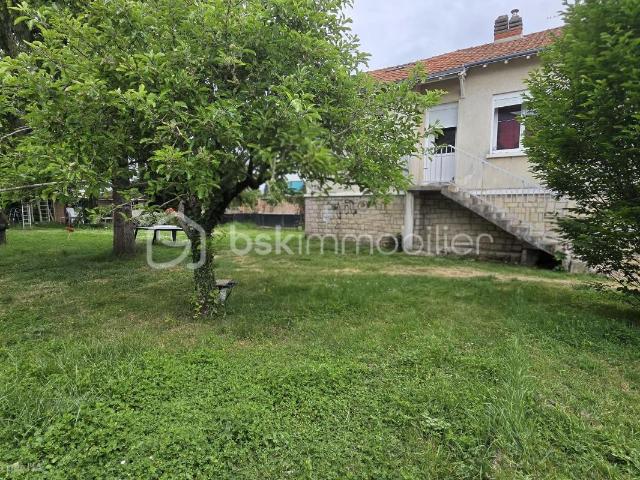 Maison de 114 m², quatre chambres, terrain, sous sol, atelier, chalet four à pizza, spa
