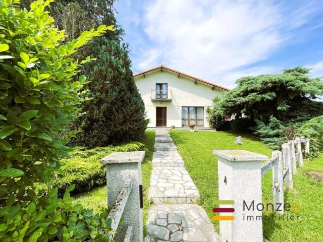 Maison de 115 m² sur terrain de 1698 m² avec 2 garages