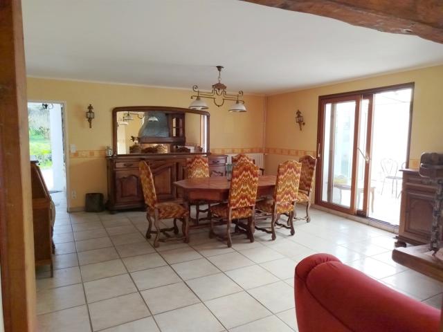 Maison de 111 m2 avec terrain constructible de 1168m2 3358. 110m² Monségur