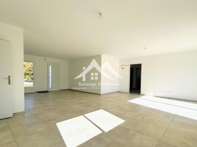 Maison de 111m2 de plain pied à deux pas du centre de Castel. 110m² Casteljaloux