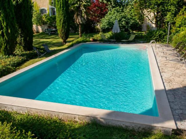 Ensemble immobilier, 375 m² dans le Lot, proche St Cirq Lapopie