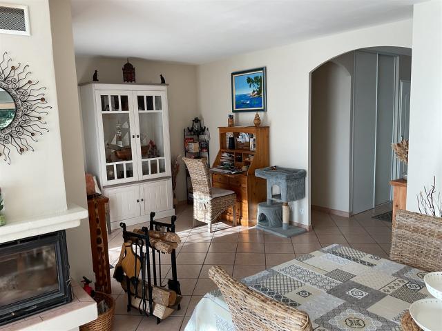 Maison de 120 m2 avec piscine privée, domaine sécurisé et fo. 120m² Fréjus