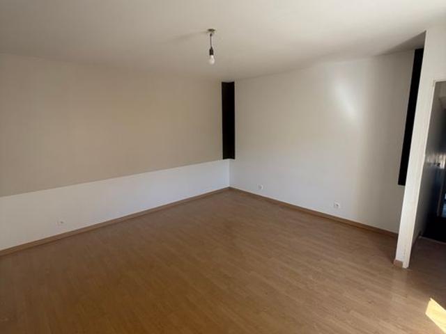 Maison de 120m2 à louer sur Leyr
