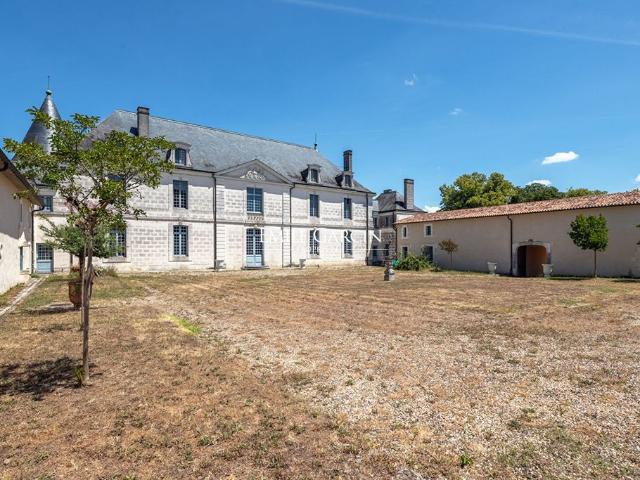 Maison de 12 pièces de luxe en vente à Mareuil, Nouvelle Aquitaine