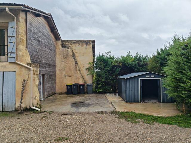 MAISON DE 135M² 3 CHAMBRES BUREAU 2 SDE 2 WC DEPENDANCES JARDIN