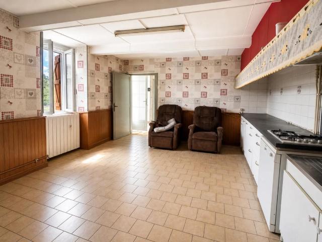Maison de 130,94 m² à rénover avec dépendances et jardin