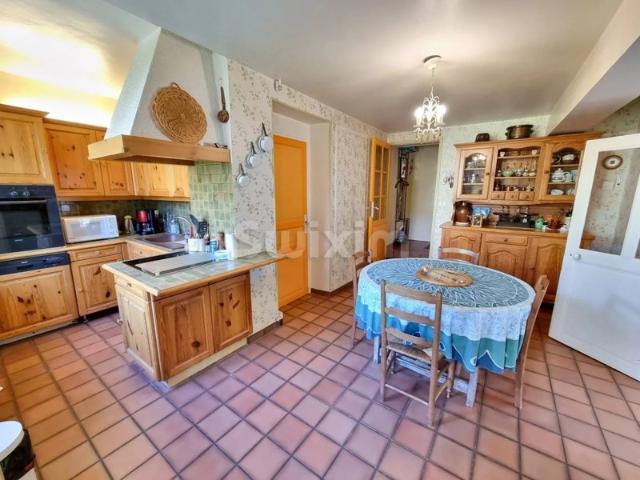 Maison de 130m² avec 4 chambre et jardin à Dornecy