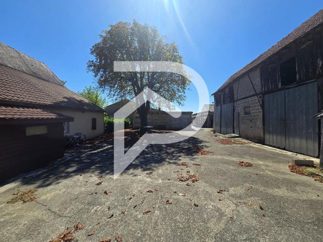 Maison de 133 m² et bâtiments agricoles sur 3,2 Hectares. 133m² Lacq