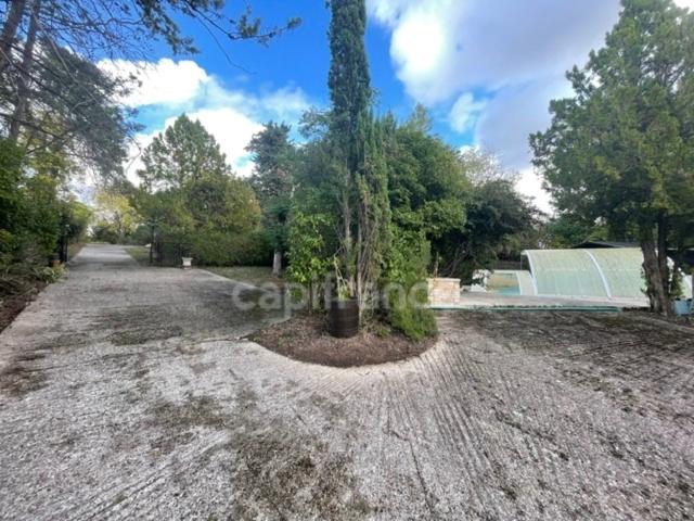 Maison de 144m2 3 chambres véranda piscine jardin cl. 144m² Tombeboeuf