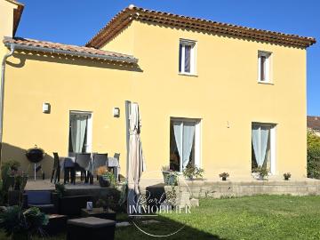 Maison de 145 m2 sur 824m2 de terrain avec grand garage et entrepôt