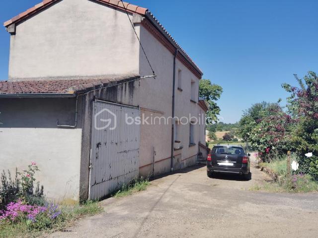 Maison de 147 m2, 5 chambres, grand garage/atelier de 106 m2, terrain de 1010 m2