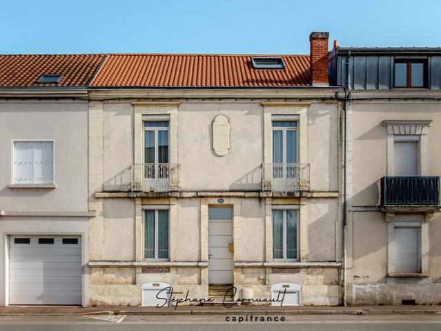Maison de 147 m² avec piscine et jardin