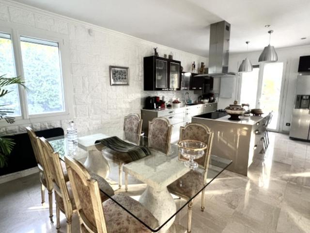 Maison de 140 M2 avec jardin et sous sol aménageable 140m2 e. 140m² Valence