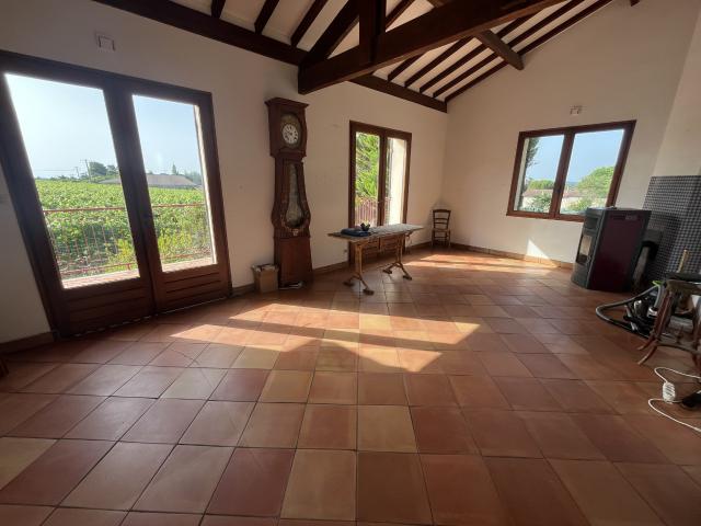 Maison de 140 m2 avec terrasse, balcon et jardin 1300 M2