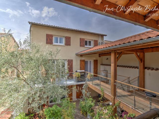 Maison de 140m2 avec studio indépendant – Brignais centre 139m² Brignais