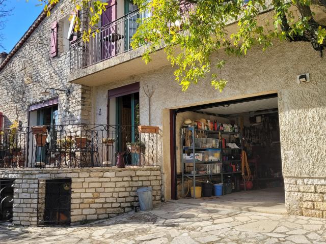 Maison de 154 m2 avec 2 Logements Indépendants à Vachères 04110
