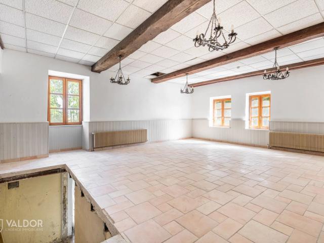 Maison de 150 m² à finir d'aménager dans l'enceinte du château