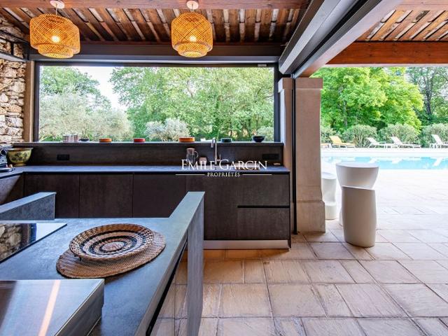 Maison de luxe de 15 pièces en location à Uzès, Occitanie