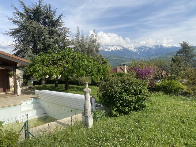 maison de 169 m2 sur terrain avec piscine clos et arboré de 1318 m2