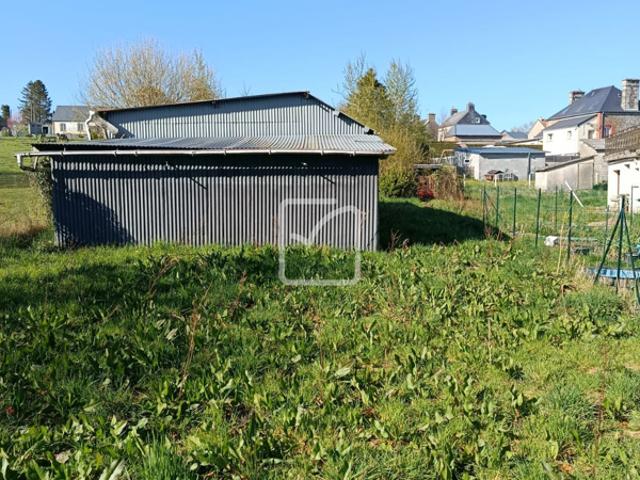 Maison de 160m2 à finir de rénover sur un terrain de 1029m2
