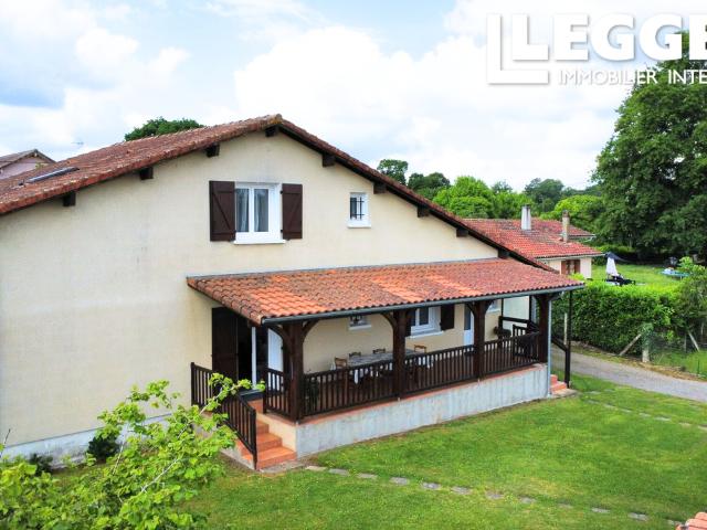 Maison de 160m² 4 chambres 2 garages et dépendances sur terrain de 1500m² au calme. 10 mn de Morcenx