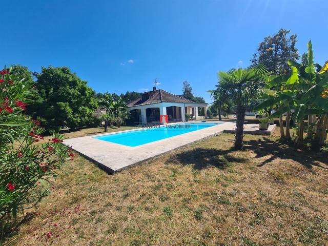Maison de 161 m² sur terrain de 2 112 m² avec piscine Sain 161m² Cavignac