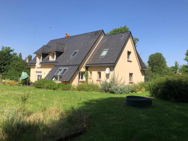 Maison de 162 m2, au grand calme, 5 pièces avec 4 chambres Vie de plain pied Terrain de 6000 m2