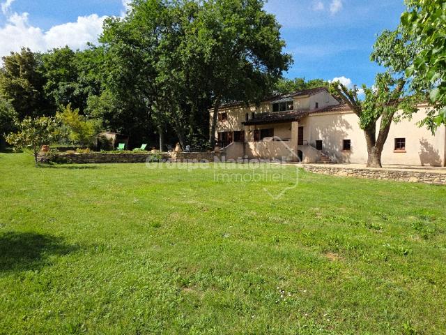 Maison de 178 m2 sur terrain de 4935m² constructible proche. 178m² Goudargues
