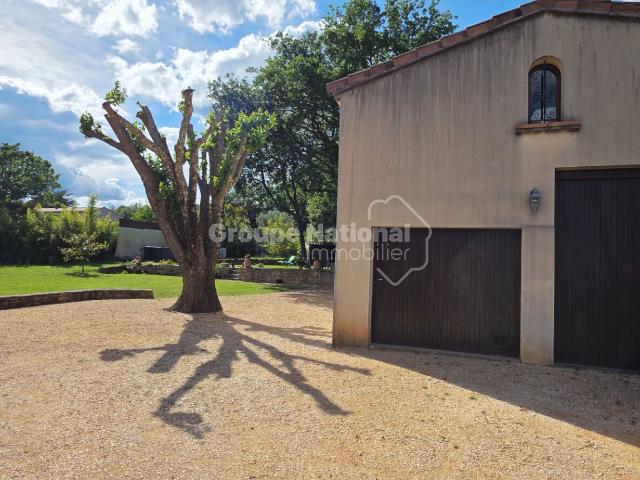Maison de 178 m2 sur terrain de 4935m² constructible proche. 178m² Goudargues