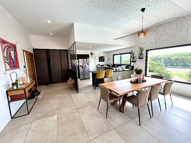 Maison de 170 m² avec piscine et joli jardin 170m² Montélimar