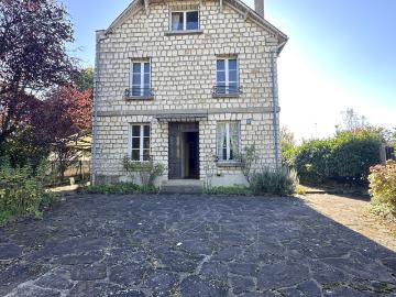 Maison de 187 m2, 5 chambres, garage, terrain clos d'environ 650m2