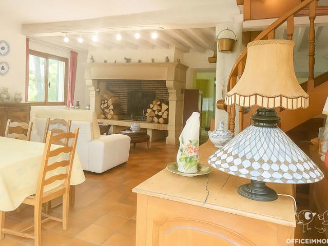 Maison de 180 m 2 à La Chapelle Sur Furieuse