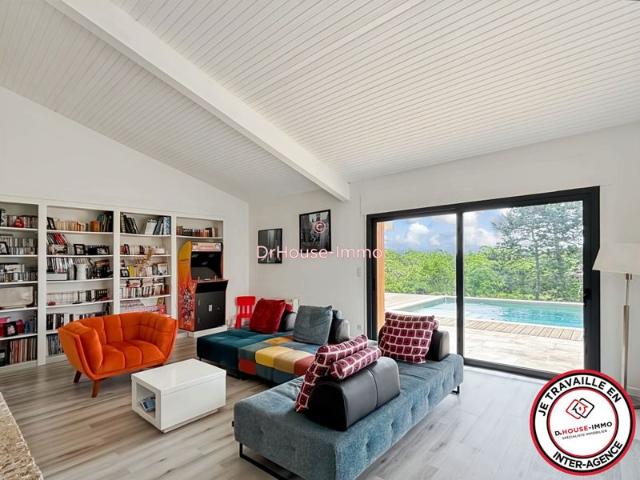 MAison de 194 m2 4 chambres Double garage Piscine