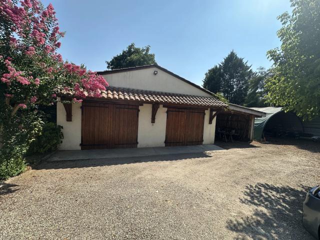 Maison de 196 m² avec double garage et atelier