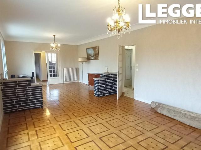 Maison de 1972 sur 3 niveaux de229m² proche de Blois & au calme 360° LEGGETT immobilier centre val de Loire