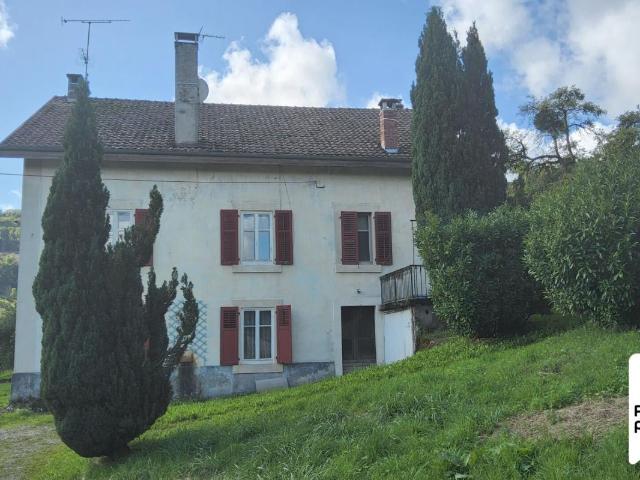 Maison de 1927 3 logements 10 pièces 7 chambres 286 m² Calme et nature. Terrain 4050m² constructible