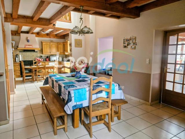 Maison de 2007 en parfait état avec garage et cour