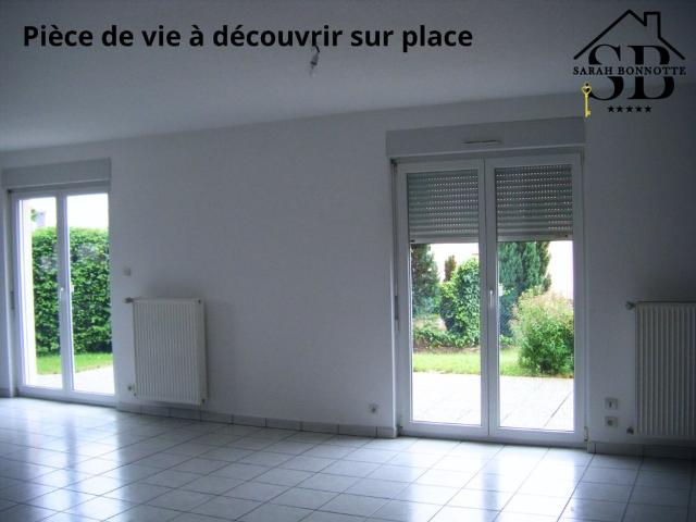 Maison de 2004, 131,49 m2 habitables avec terrasse et jardin, garage + 2 places de parking privées